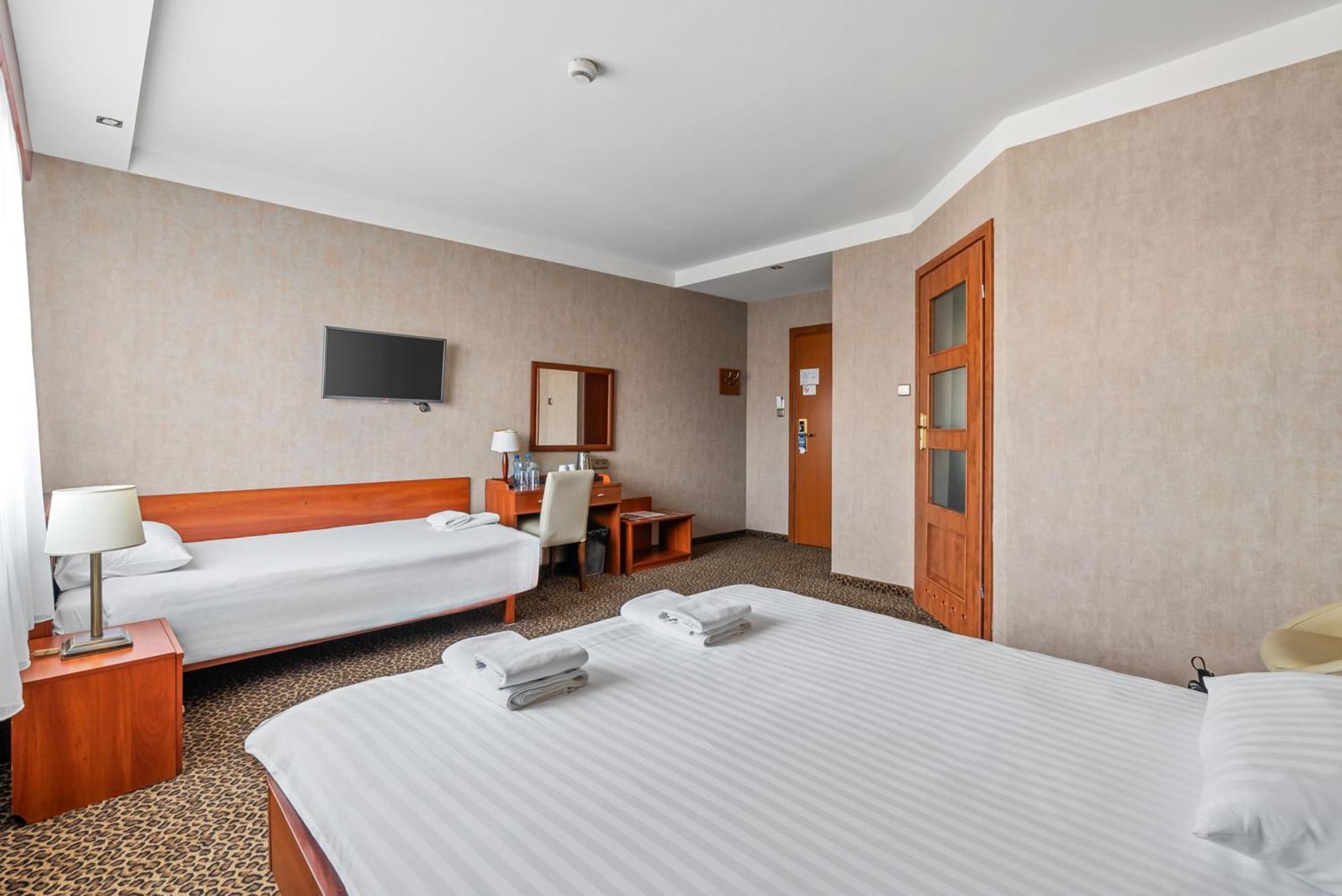 Hotel Diament Vacanza Katowice - Siemianowice Siemianowice Slaskie Exterior photo
